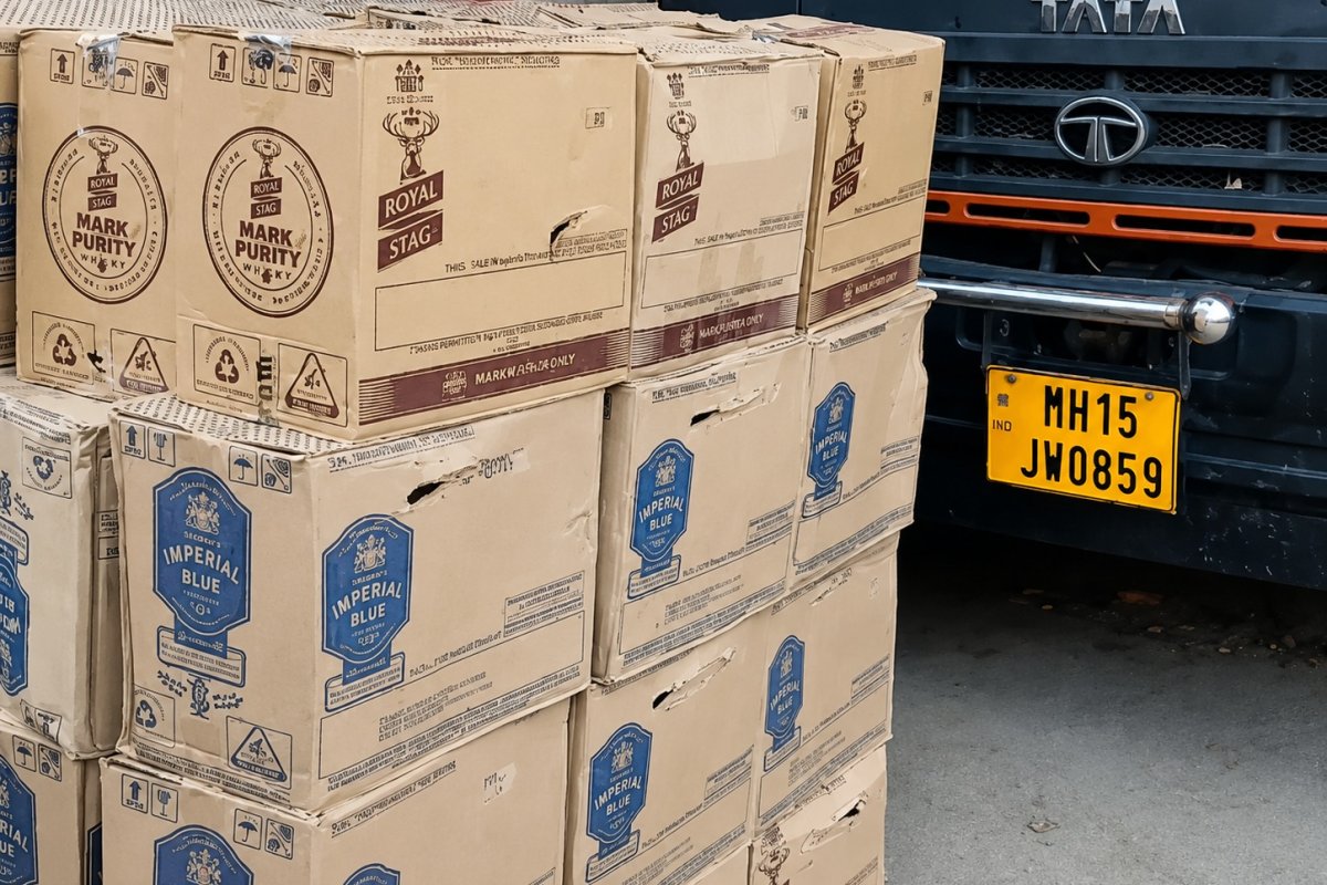 Vaishali Liquor Seizure: वैशाली में 'जीरा पानी' की आड़ में विदेशी शराब की बड़ी खेप बरामद, 6132 लीटर शराब जब्त, 2 पर केस दर्ज