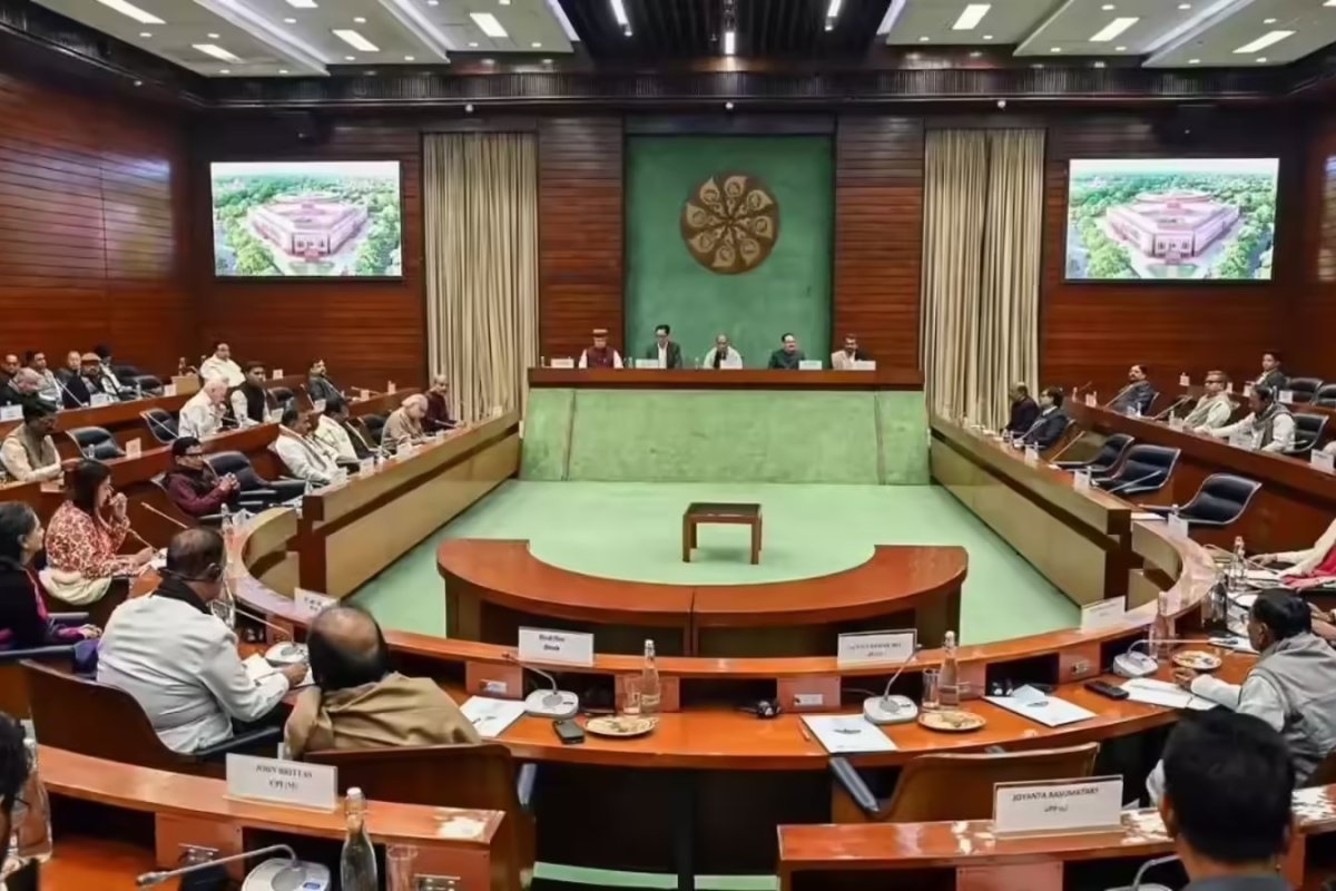 Parliament Monsoon Session: मॉनसून सत्र से पहले सर्वदलीय बैठक में भारी हंगामा, बागी TMC सांसदों पर भड़का विपक्ष