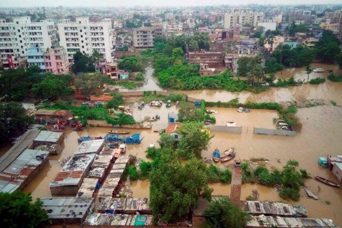 Assam Gujarat Flood Updates: असम और गुजरात में जलप्रलय, 10 लाख से अधिक लोग प्रभावित, ट्रेनें रद्द और स्कूल बंद