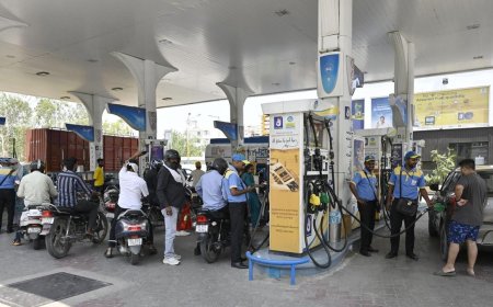 Fuel Prices 19 July 2026: अंतरराष्ट्रीय बाजार में उतार-चढ़ाव के बीच ईंधन के दाम सामान्य, जानिए यूपी, मुंबई और कोलकाता का भाव