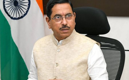 धर्मेंद्र प्रधान के इस्तीफे के बाद प्रह्लाद जोशी बने नए शिक्षा मंत्री; जानिए कौन हैं केंद्रीय मंत्री प्रह्लाद जोशी? 