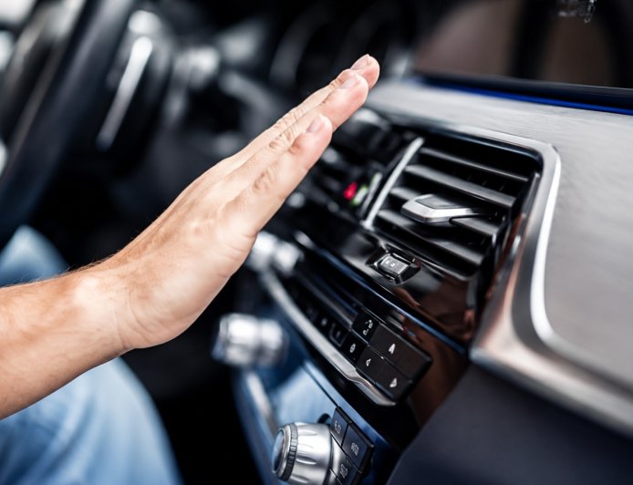 Why Car AC Smells Bad: कार का एसी ऑन करते ही क्यों आने लगती है बदबू? जानें मुख्य कारण और आसान उपाय