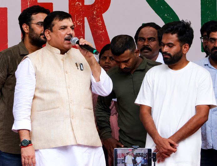Sanjay Singh at Jantar Mantar: जंतर-मंतर पर CJP के प्रदर्शन में पहुंचे आप सांसद संजय सिंह, गाना गाकर जताया विरोध, वीडियो वायरल