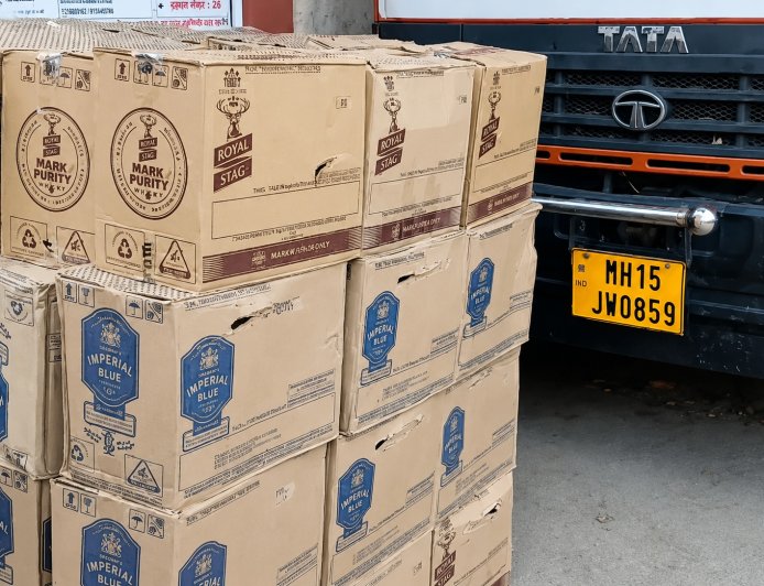 Vaishali Liquor Seizure: वैशाली में 'जीरा पानी' की आड़ में विदेशी शराब की बड़ी खेप बरामद, 6132 लीटर शराब जब्त, 2 पर केस दर्ज