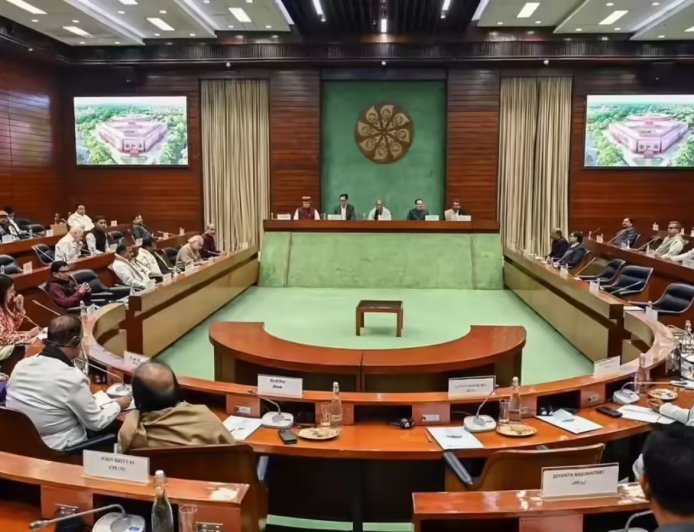 Parliament Monsoon Session: मॉनसून सत्र से पहले सर्वदलीय बैठक में भारी हंगामा, बागी TMC सांसदों पर भड़का विपक्ष