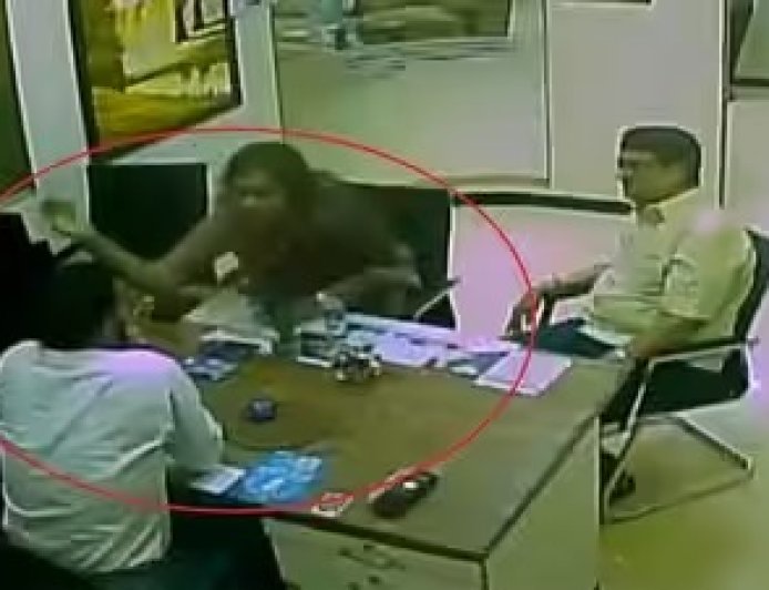 Kayalvizhi Alagiri Case: लिफ्ट की शिकायत पर भड़कीं एमके अलगिरी की बेटी, बैंक मैनेजर को जड़ा थप्पड़; एफआईआर दर्ज 