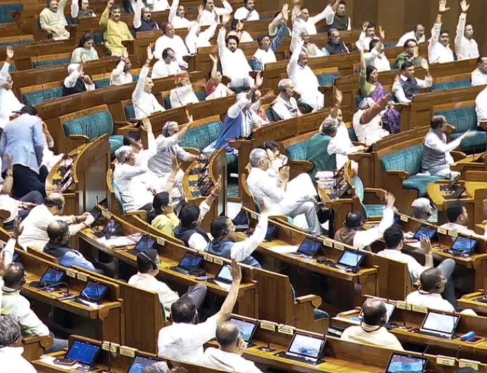 Anti Paper Leak Bill: राज्यसभा से पास हुआ एंटी पेपर लीक बिल, नकल माफिया पर कसेगा शिकंजा