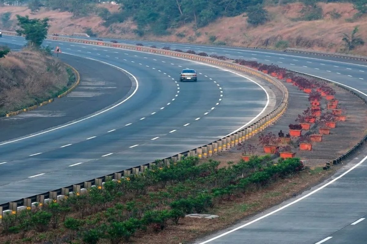 Highway Infrastructure Boost: 13 राज्यों में शुरू होंगे 2442 किमी लंबे 54 हाईवे और एक्सप्रेसवे प्रोजेक्ट्स, चमकेगी अर्थव्यवस्था
