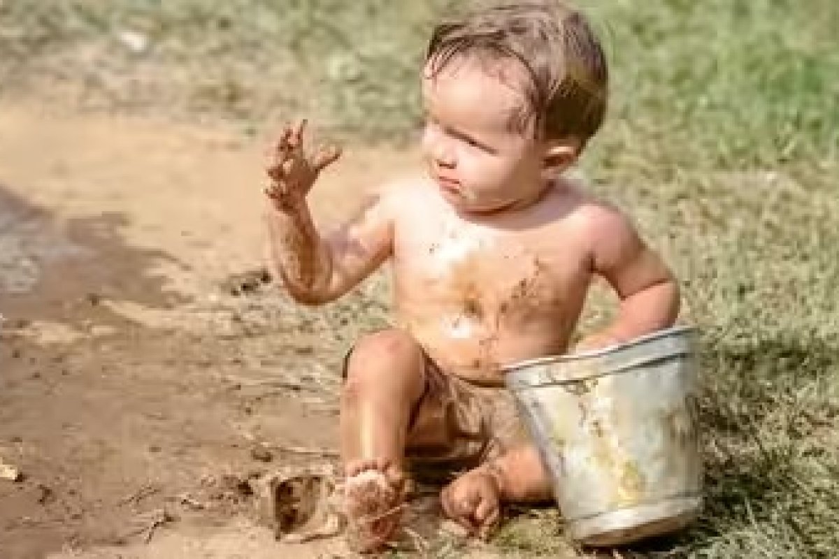Child Health Care Tips: क्या आपका बच्चा भी खाता है मिट्टी या चॉक? न करें इग्नोर, पीडियाट्रिशियन ने बताई वजह