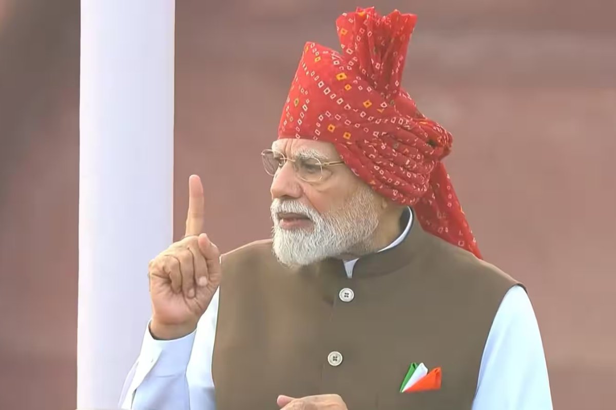 PM Modi on Semiconductor: भारत में 3 सेमीकंडक्टर प्लांट्स में शुरू हुआ उत्पादन, जल्द लगेंगे 5 से 8 और नए प्लांट; लाल किले से पीएम का ऐलान