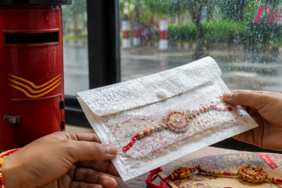 Rakshabandhan 2026: डाक विभाग लाया वाटरप्रूफ राखी लिफाफा, स्पीड पोस्ट पर 10% की छूट से बुकिंग में भारी उछाल
