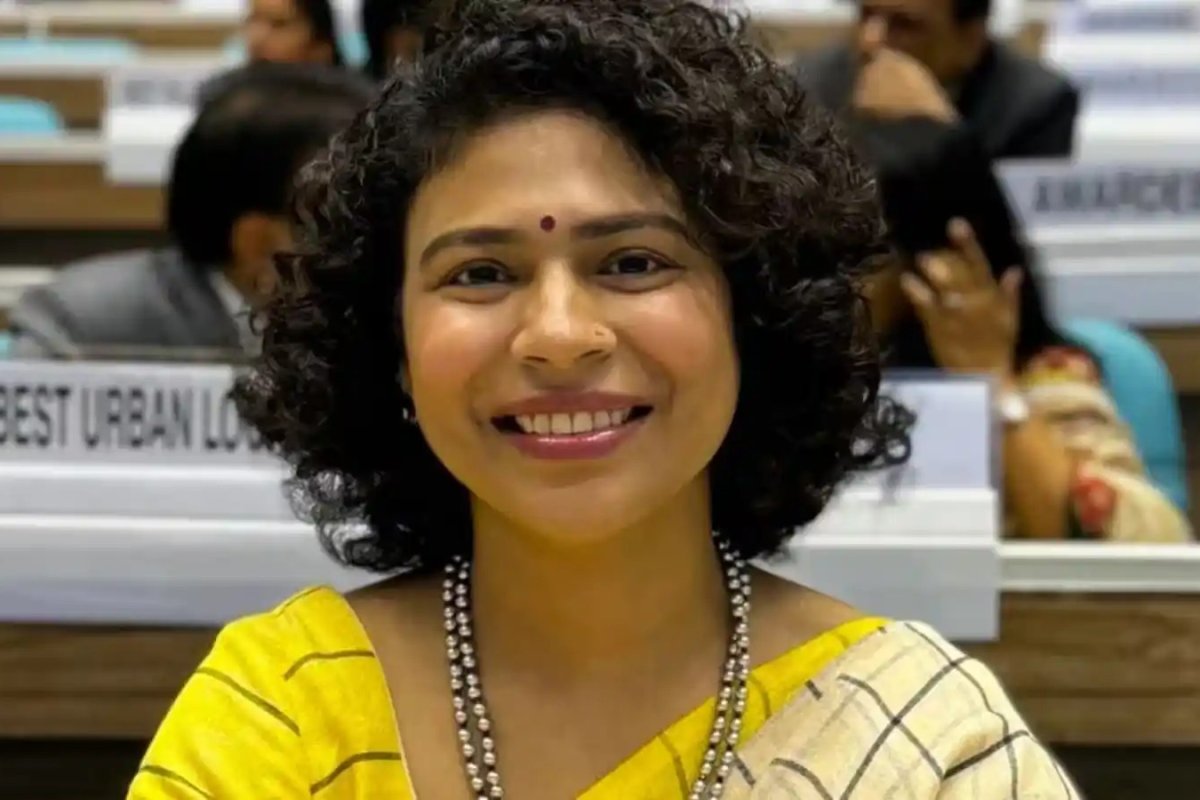 IAS Durga Shakti Nagpal Contempt Case: सिविल जज को फोन कर दबाव बनाने का आरोप, हाईकोर्ट ने आपराधिक अवमानना के दिए निर्देश