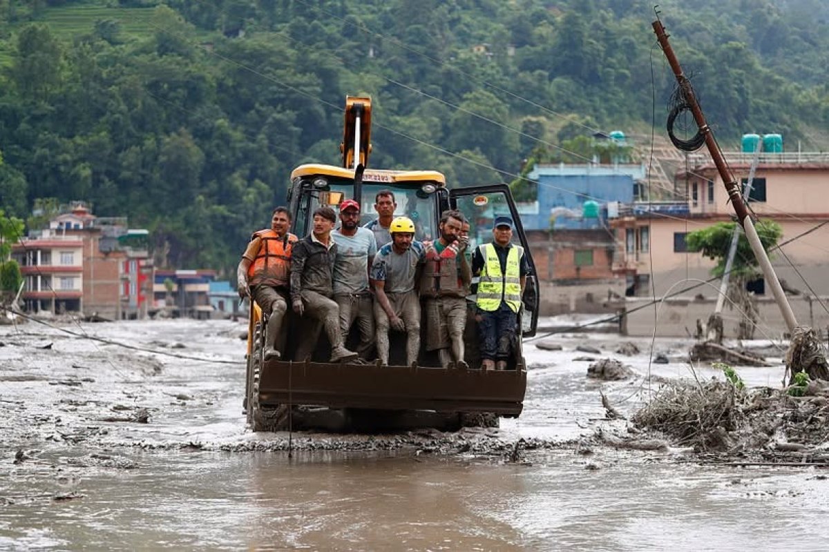 Nepal Flood: नेपाल में बाढ़-भूस्खलन के बीच 84 भारतीय नागरिक सुरक्षित निकाले गए, 320 की तलाश जारी