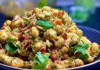 Makhana Bhel Recipe: स्वाद और सेहत का परफेक्ट कॉम्बिनेशन, शाम के नाश्ते के लिए ऐसे बनाएं क्रंची मखाना भेल