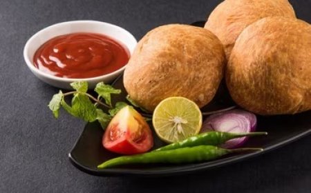 How to Make Khasta Kachori: घर पर हलवाई जैसी खस्ता कचौड़ी बनाने का तरीका, जानें तलते समय किन गलतियों से बचें