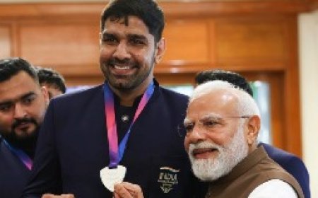 Boxer Narender Berwal PM Modi Interaction: बॉक्सर नरेंद्र बेरवाल ने सुनाया नाम से जुड़ा दिलचस्प किस्सा, ठहाके लगाकर हंसे पीएम मोदी