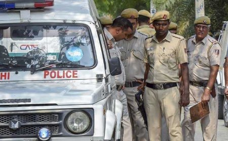 Delhi NCR Arms Smuggling: कूरियर के जरिए गैंगस्टरों को हथियार सप्लाई करने वाले सिंडिकेट का भंडाफोड़, 10 असलहे बरामद