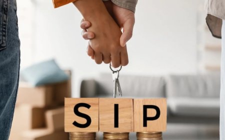 सैलरी और SIP के बीच क्या आप भूल रहे हैं सबसे जरूरी फंड? जानिए अचानक आए संकट में कौन सा पैसा बनेगा असली सहारा