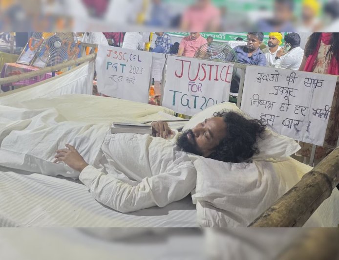 Jharkhand Student Protest: देवेंद्र नाथ महतो ने सोनम वांगचुक से बातचीत के बाद तोड़ी भूख हड़ताल, JPSC-JSSC में सुधार की मांग तेज 