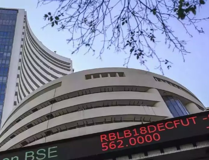 Stock Market Opening Today: लाल निशान पर खुला शेयर बाजार, सेंसेक्स और निफ्टी में गिरावट; Titan, Reliance और ICICI Bank के शेयर फिसले