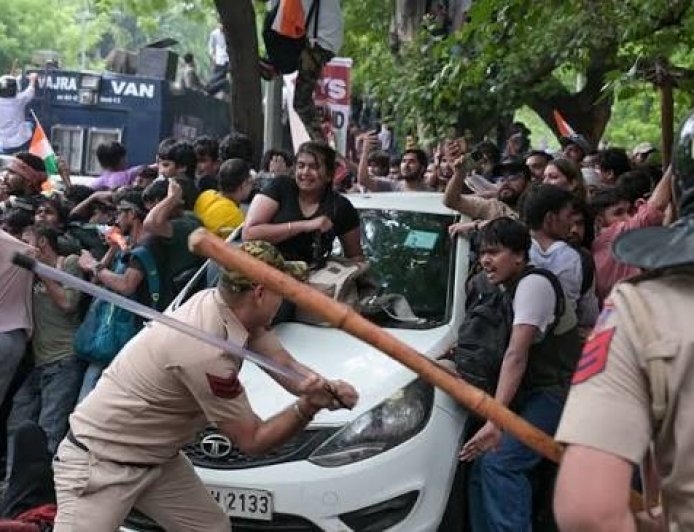 CJP Protest Lathi Charge: सुप्रीम कोर्ट में पुलिस का हलफनामा, कहा- 'प्रदर्शन में असामाजिक तत्व थे शामिल'