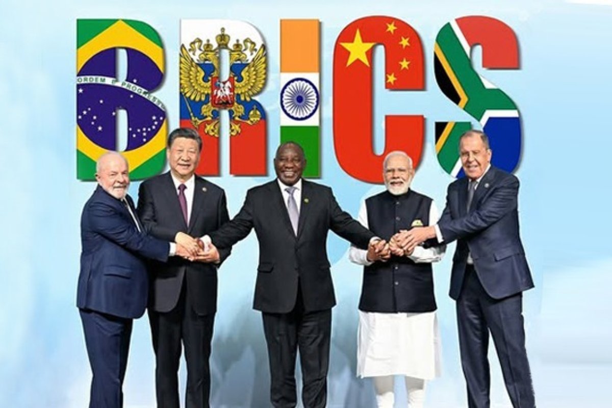 BRICS 2026: मलेशियाई पीएम अनवर इब्राहिम की ब्रिक्स पोस्ट पर छिड़ी चर्चा, 'तुझे देखा तो ये जाना सनम' से 'चले चलो' तक बॉलीवुड प्लेलिस्ट वायरल