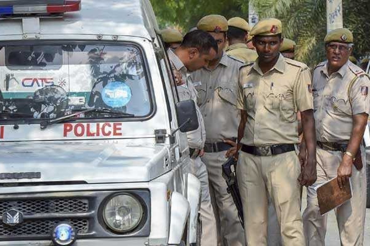 Delhi Crime News: दिल्ली के पार्क में नाबालिग से सामूहिक दुष्कर्म का आरोप, तीन गिरफ्तार; महिलाओं में सुरक्षा को लेकर गहराया आक्रोश