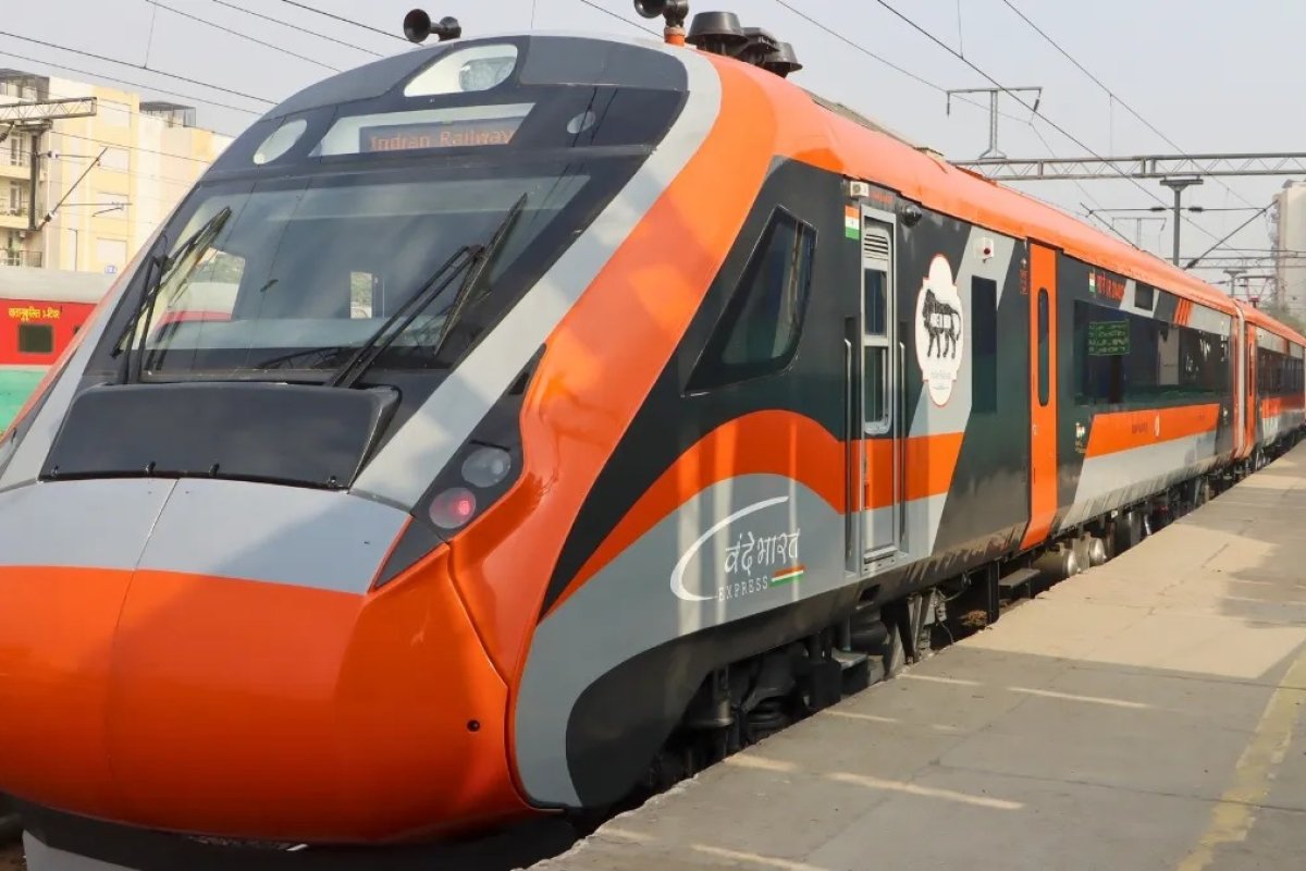 Vande Bharat Sleeper: दिल्ली-वाराणसी रूट पर जल्द दौड़ेगी स्लीपर वंदे भारत, जानिए संभावित रूट, टाइमिंग और प्रमुख स्टॉपेज