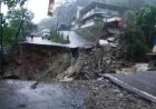Sikkim Landslide: ग्यालशिंग के रिंबी में भारी बारिश से भीषण भूस्खलन, मलबे में बहे कई मकान और पुल; सीएम प्रेम सिंह तमांग बोले- हालात गंभीर