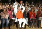 PM Modi Bhajan Clubbing: सोशल मीडिया पर वायरल हुईं तस्वीरें, Gen-Z संग 'पार्वती' गाने पर मंत्रमुग्ध दिखे पीएम मोदी