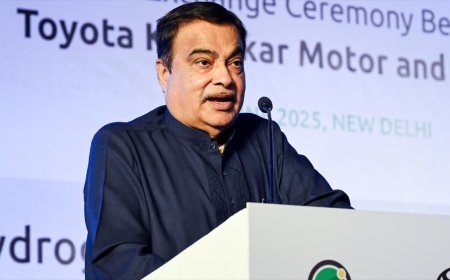 Bike Taxi Policy India: बाइक टैक्सी को हरी झंडी देने की तैयारी में केंद्र, गडकरी बोले- राज्य बनाएं नियम, बढ़ेगा रोजगार