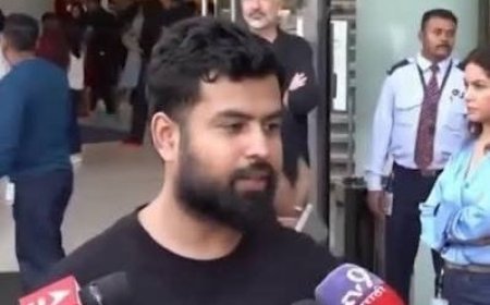 Mumbai Apple Store: सूरत से मुंबई पहुंचे युवक ने खरीदा शहर का पहला iPhone 18, 17 घंटे कतार में लगकर बनाया रिकॉर्ड
