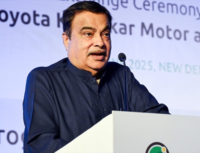 Bike Taxi Policy India: बाइक टैक्सी को हरी झंडी देने की तैयारी में केंद्र, गडकरी बोले- राज्य बनाएं नियम, बढ़ेगा रोजगार