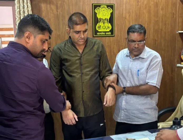 Jaipur ACB Action: सांभर लेक थानाधिकारी राममिलन मीणा 50 हजार रुपये की रिश्वत लेते रंगे हाथों गिरफ्तार, सड़क निर्माण ठेकेदार से मांगी थी घूस