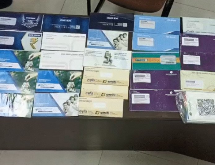 Indore Cyber Fraud: 3 करोड़ की साइबर ठगी का बड़ा खुलासा, 21 पासबुक, 8 एटीएम और 20 चेकबुक के साथ मुख्य आरोपी गिरफ्तार