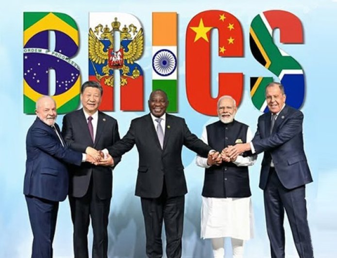 BRICS 2026: मलेशियाई पीएम अनवर इब्राहिम की ब्रिक्स पोस्ट पर छिड़ी चर्चा, 'तुझे देखा तो ये जाना सनम' से 'चले चलो' तक बॉलीवुड प्लेलिस्ट वायरल