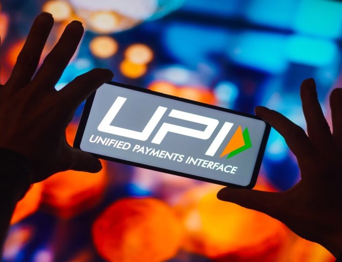 UPI Transaction Charges: 15 अक्टूबर से बड़े मर्चेंट पेमेंट पर नई शुल्क व्यवस्था, जानिए आम उपभोक्ता पर क्या पड़ेगा असर