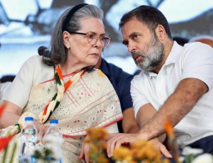 National Herald Case: सोनिया और राहुल गांधी पहुंचे दिल्ली हाईकोर्ट, ED की याचिका का विरोध करते हुए दाखिल की अर्जी