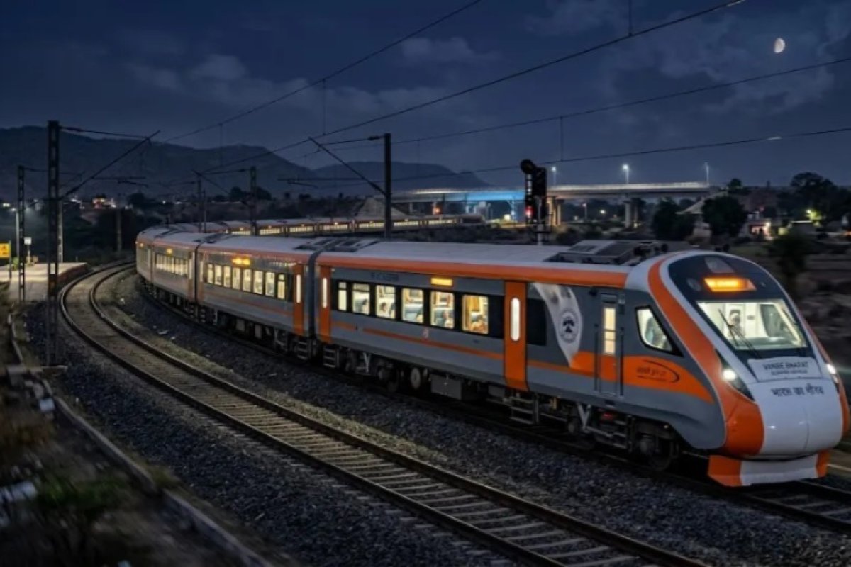 Bengaluru Mumbai Vande Bharat Sleeper: बेंगलुरु से मुंबई का सफर होगा आसान, पहली वंदे भारत स्लीपर ट्रेन के रूट, स्टॉपेज और टाइम टेबल की पूरी डिटेल