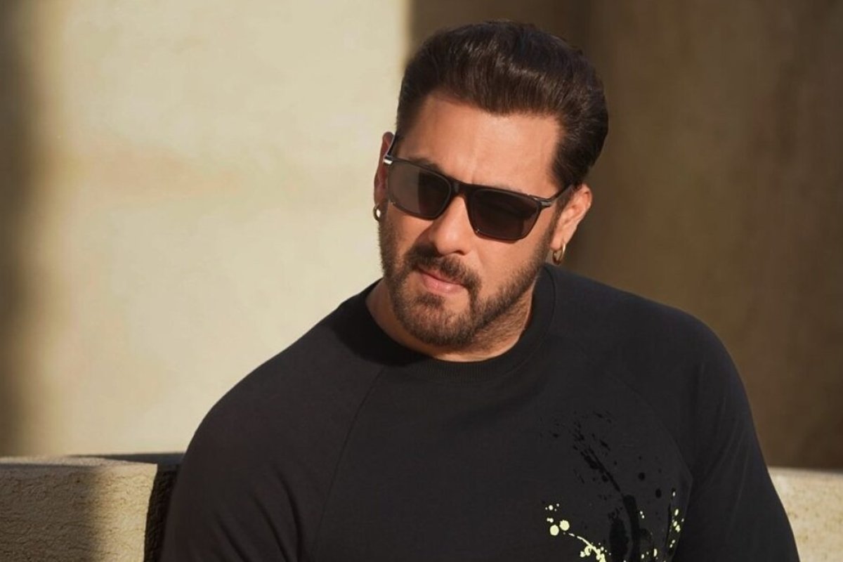 Salman Khan Security Breach: इवेंट में अनजान शख्स की अचानक हरकत से भड़के सलमान खान, बॉडीगार्ड्स ने तुरंत बाहर निकाला