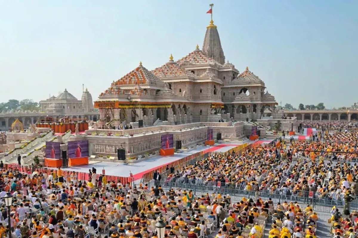 Ayodhya Ram Mandir: चढ़ावा चोरी के बाद सुरक्षा व्यवस्था पर कड़ा एक्शन, सभी कर्मचारियों का होगा पुलिस वेरिफिकेशन
