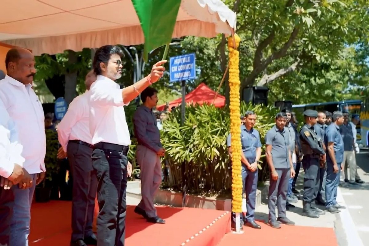 Tamil Nadu Free Bus Scheme: टीवीके प्रमुख विजय ने पेश की ‘वेत्री पयनम थिट्टम’ योजना, महिलाओं और ट्रांसजेंडरों को मिलेगी मुफ्त बस यात्रा