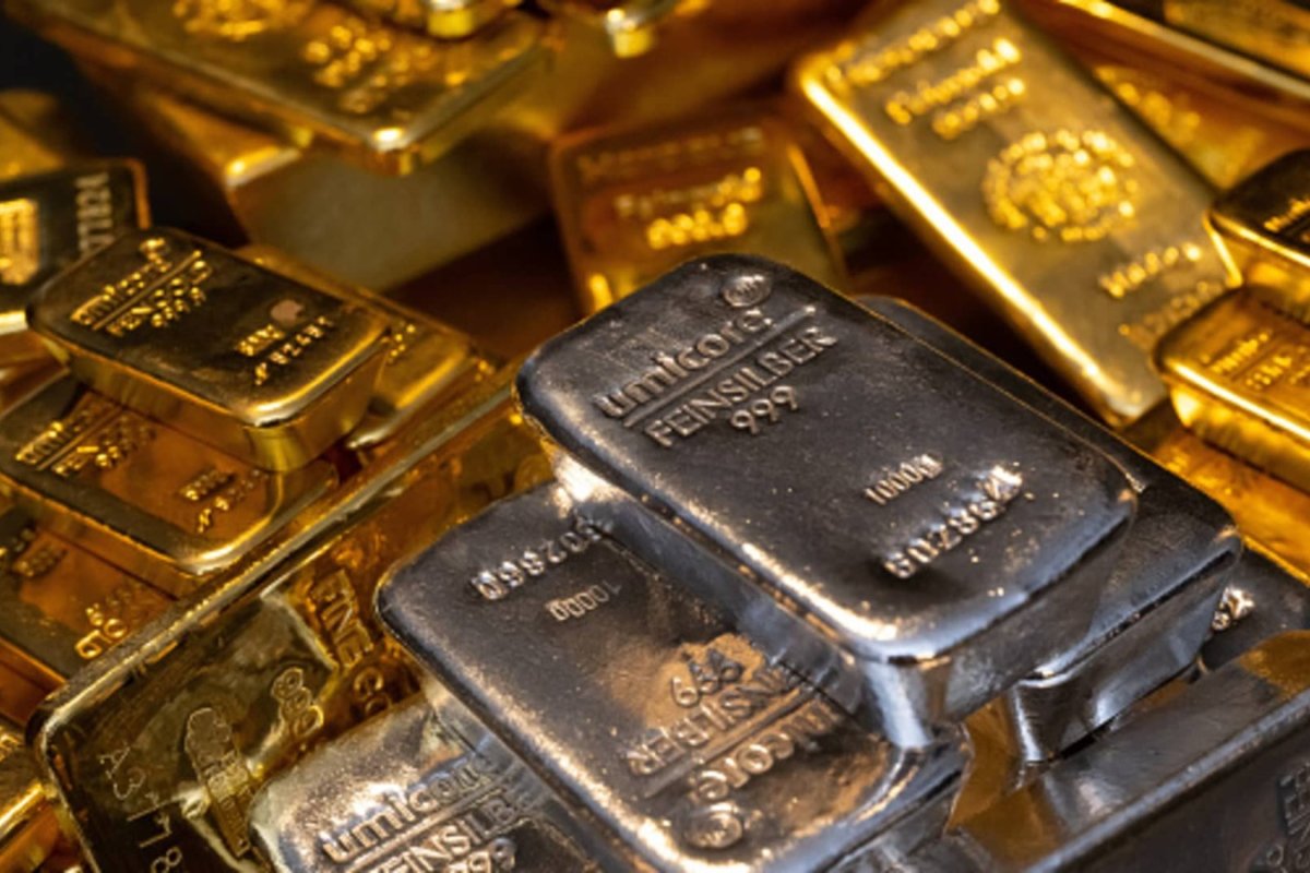 Gold Silver Price Today: 4 अक्टूबर 2026 को सोना, चांदी और प्लैटिनम के दाम स्थिर; जानें यूपी-दिल्ली समेत प्रमुख शहरों के भाव