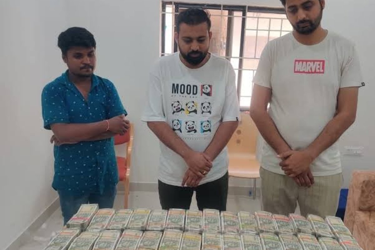 Major Cash Seizure In Durg - खुर्सीपार पुलिस की बड़ी कार्रवाई, पिकअप के गुप्त चेंबर से ₹4 करोड़ की बेहिसाब नकदी बरामद