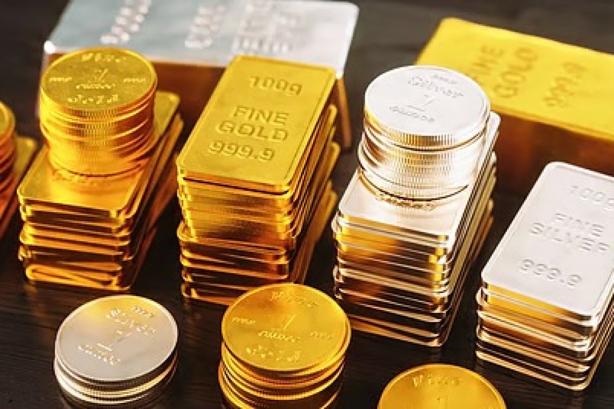 Gold Silver Rates Today - धनतेरस और दिवाली से पहले सर्राफा बाजार में हलचल, 24K सोना ₹14,344 प्रति ग्राम और चांदी ₹2.20 लाख प्रति किलो पर