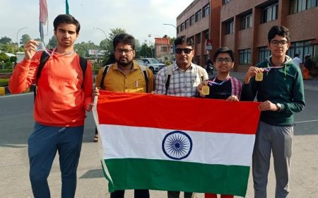 International Astronomy Olympiad: हनोई में भारतीय छात्रों का शानदार प्रदर्शन, 4 गोल्ड और 1 सिल्वर के साथ जीता तीसरा स्थान