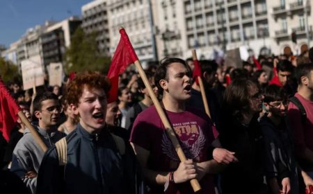 Greece Education Protest - एथेंस की सड़कों पर 10 हजार छात्र और शिक्षक, वेतन वृद्धि और शिक्षा बजट बढ़ाने की मांग