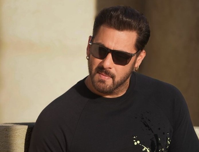 Salman Khan Security Breach: इवेंट में अनजान शख्स की अचानक हरकत से भड़के सलमान खान, बॉडीगार्ड्स ने तुरंत बाहर निकाला