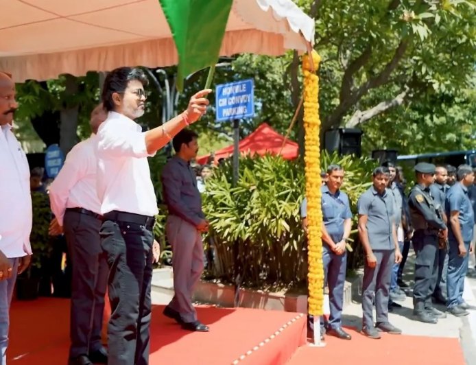 Tamil Nadu Free Bus Scheme: टीवीके प्रमुख विजय ने पेश की ‘वेत्री पयनम थिट्टम’ योजना, महिलाओं और ट्रांसजेंडरों को मिलेगी मुफ्त बस यात्रा