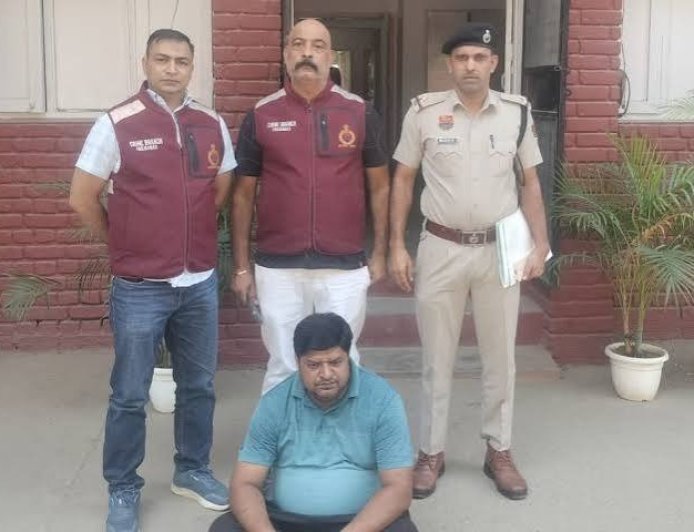 Faridabad Crime News: बल्लभगढ़ की मुकेश कॉलोनी में पुलिस का छापा, 2496 किलो विस्फोटक सामग्री बरामद; हाथरस से जुड़ा नेटवर्क